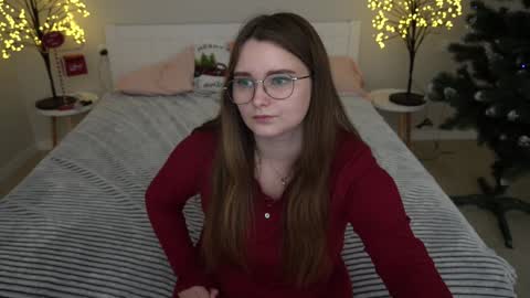 Snapshot of magicpeachhs chatting on December 20, 8:12 pm Emily online show from December 20, 8:12 pm