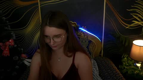 Snapshot of magicpeachhs chatting on January 1, 10:54 am Emily online show from January 1, 10:54 am