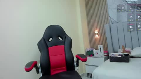 Snapshot of magievans1 chatting on February 10, 12:29 pm magievans1 online show from February 10, 12:29 pm