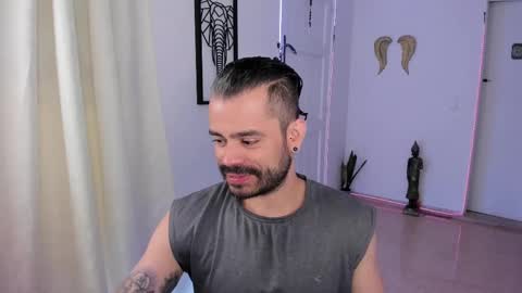 Snapshot of magnus_king chatting on March 2, 8:40 pm online show from March 2, 8:40 pm