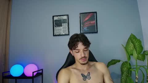 mai_sanchez online show from January 11, 2:17 am