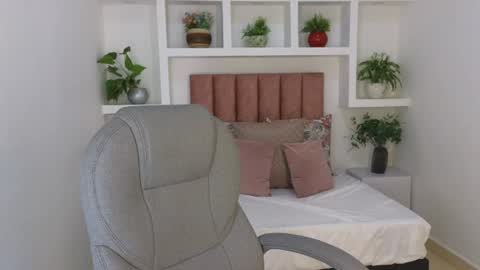 Maiaa Ruiz  online show from June 11, 1:42 pm