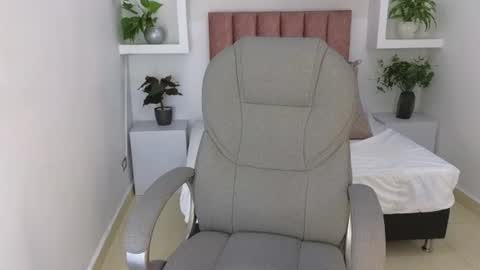 Maiaa Ruiz  online show from June 19, 1:39 pm