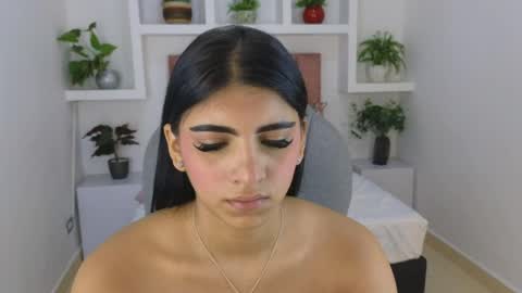 Maiaa Ruiz  online show from June 3, 12:30 pm