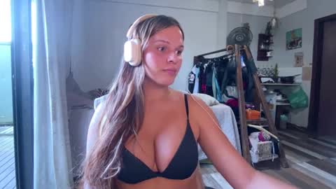 Maia online show from February 9, 8:34 pm