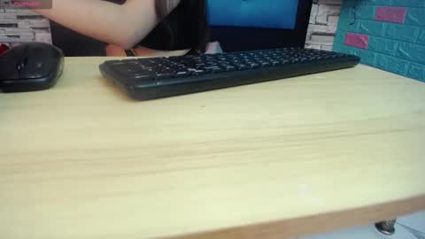 Snapshot of maily_can chatting on September 17, 1:14 pm MAILY CAN online show from September 17, 1:14 pm