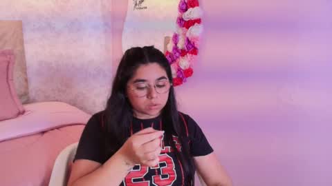 Snapshot of mailyn_rose chatting on October 24, 6:41 pm mailyn_rose online show from October 24, 6:41 pm
