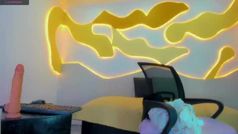 maitecandyxx online show from June 24, 3:35 am