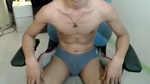 Snapshot of majestic_anne chatting on December 6, 9:38 am Annalyn online show from December 6, 9:38 am