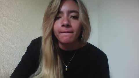 majo_gomezz online show from December 2, 4:27 pm