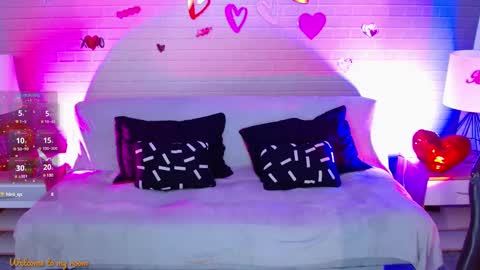 Snapshot of makarena_medina chatting on February 13, 11:06 am Makarena online show from February 13, 11:06 am