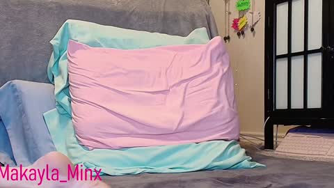 Snapshot of makayla_minx chatting on December 10, 4:24 am Makayla online show from December 10, 4:24 am
