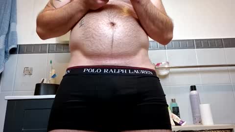 Snapshot of make_me_cumnow272809 chatting on October 19, 12:21 pm Horny Daddy online show from October 19, 12:21 pm