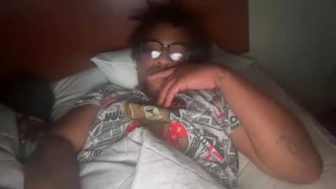 makemenutinmywifewhilewefuck online show from April 28, 8:18 am