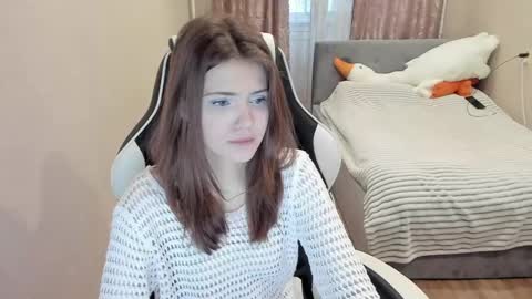 Snapshot of malia__hale chatting on December 12, 12:01 pm Malia online show from December 12, 12:01 pm
