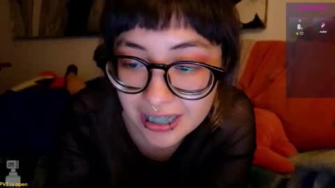 Snapshot of malicia_witch_ chatting on October 18, 5:44 am Mar Alicia Rosie v A L I C I A W I T C - Meg Cherie online show from October 18, 5:44 am