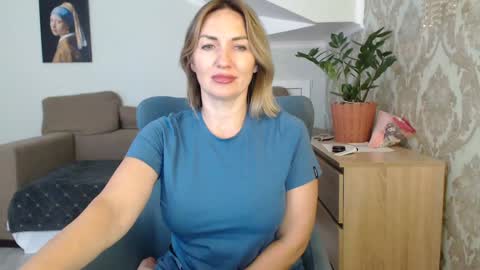 mallinia online show from October 11, 12:10 pm