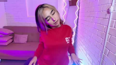 Malory  online show from March 7, 1:20 am