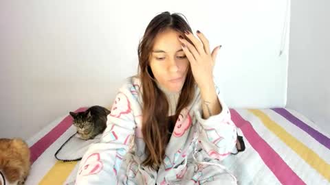 instagram  nueela   online show from November 9, 8:55 pm