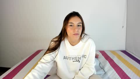 instagram  nueela   online show from November 13, 11:18 pm