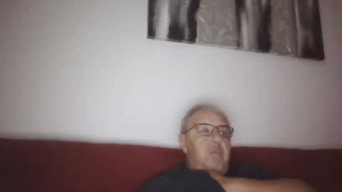 Snapshot of mambow99 chatting on October 12, 1:42 am OLDMANFREE online show from October 12, 1:42 am