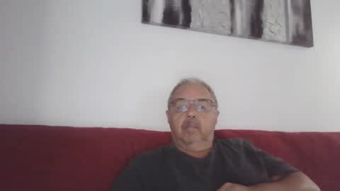 Snapshot of mambow99 chatting on January 4, 6:19 pm OLDMANFREE online show from January 4, 6:19 pm
