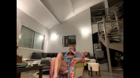 Snapshot of man38110 chatting on February 2, 4:59 am man38110 online show from February 2, 4:59 am