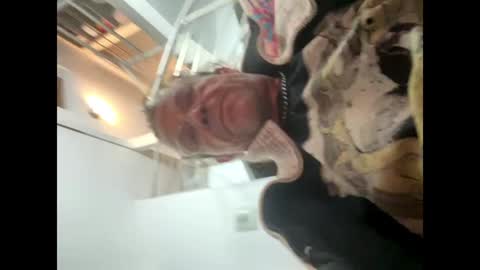 Snapshot of man38110 chatting on February 2, 7:35 pm man38110 online show from February 2, 7:35 pm