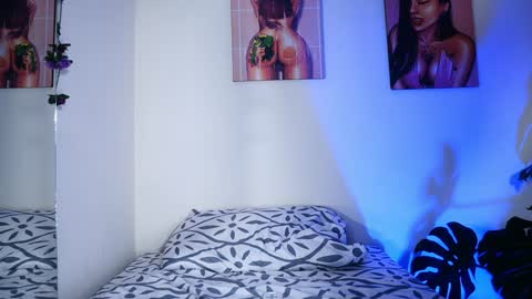 Snapshot of mandy_l33_ chatting on February 8, 10:19 pm mandy_l33_ online show from February 8, 10:19 pm