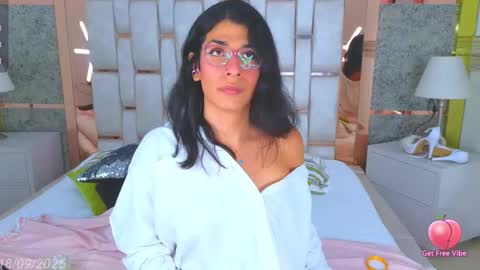 Snapshot of mandy_peaches chatting on September 18, 5:33 am mandy_peaches online show from September 18, 5:33 am