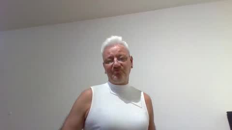 Snapshot of mandywinger chatting on December 6, 5:28 pm mandywinger online show from December 6, 5:28 pm
