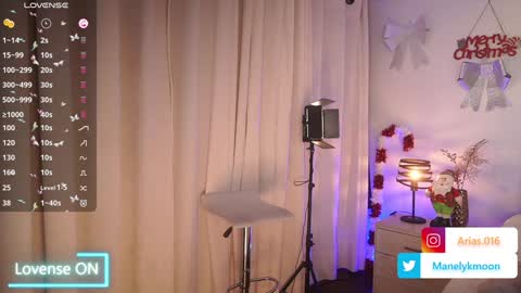 Snapshot of manelyk_10 chatting on December 10, 8:27 pm online show from December 10, 8:27 pm