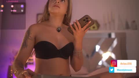 Snapshot of manelyk_10 chatting on February 18, 7:19 pm online show from February 18, 7:19 pm