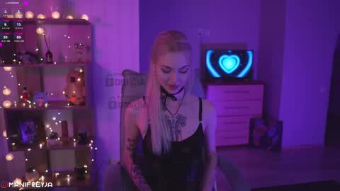 Snapshot of manifreyja chatting on February 10, 7:07 pm Amelie online show from February 10, 7:07 pm