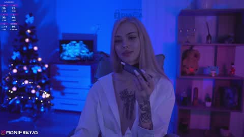 Snapshot of manifreyja chatting on January 10, 12:49 am Amelie online show from January 10, 12:49 am