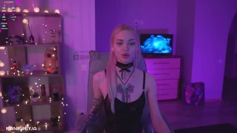 Snapshot of manifreyja chatting on February 10, 10:09 pm Amelie online show from February 10, 10:09 pm