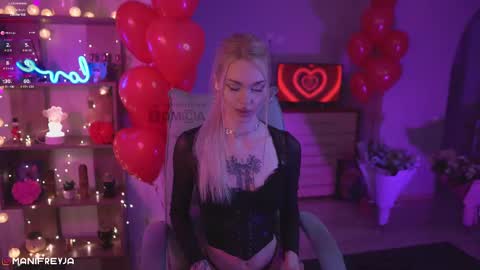 Snapshot of manifreyja chatting on February 15, 9:15 pm Amelie online show from February 15, 9:15 pm
