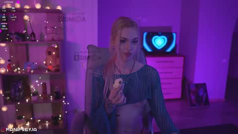 Snapshot of manifreyja chatting on February 12, 1:19 am Amelie online show from February 12, 1:19 am