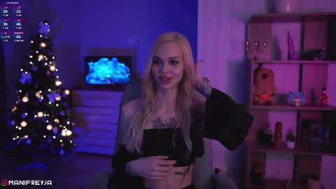 Snapshot of manifreyja chatting on January 4, 11:38 pm Amelie online show from January 4, 11:38 pm