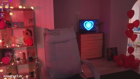 Snapshot of manifreyja chatting on March 4, 10:49 pm Amelie online show from March 4, 10:49 pm