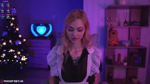Snapshot of manifreyja chatting on December 26, 12:03 am Amelie online show from December 26, 12:03 am