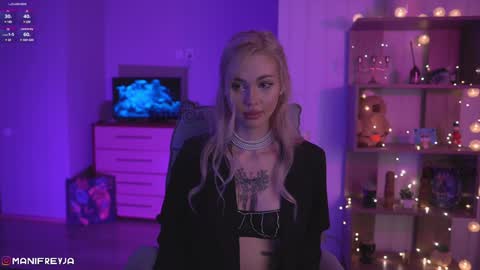 Snapshot of manifreyja chatting on February 6, 10:00 pm Amelie online show from February 6, 10:00 pm