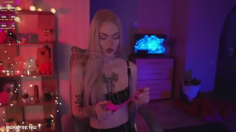 Snapshot of manifreyja chatting on March 12, 8:31 pm Amelie online show from March 12, 8:31 pm