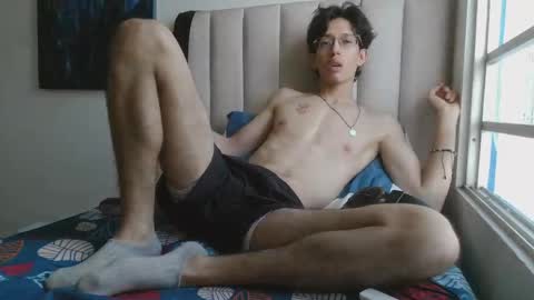 Manuel online show from May 7, 9:32 pm