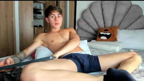 manucute 23  online show from April 20, 6:11 pm