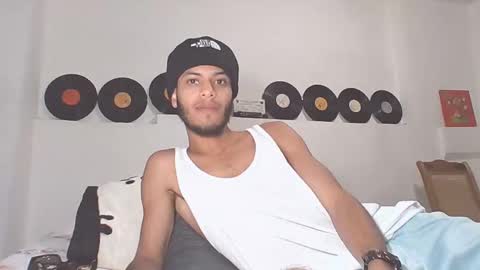 Snapshot of manuel444rl chatting on March 7, 6:43 pm Manuel RL online show from March 7, 6:43 pm