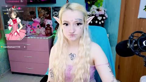 Manuela online show from December 5, 8:38 pm
