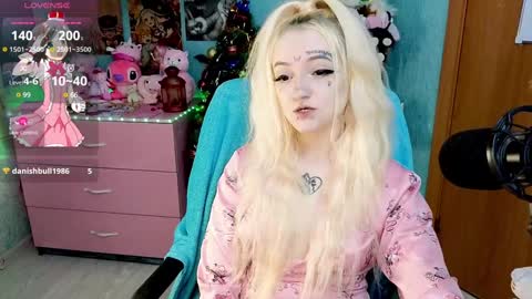 Manuela online show from December 6, 9:40 pm