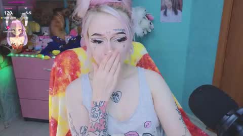 Manuela online show from October 11, 9:40 pm