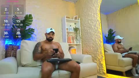 Snapshot of maofenix chatting on February 17, 9:43 pm MAOFENIX online show from February 17, 9:43 pm